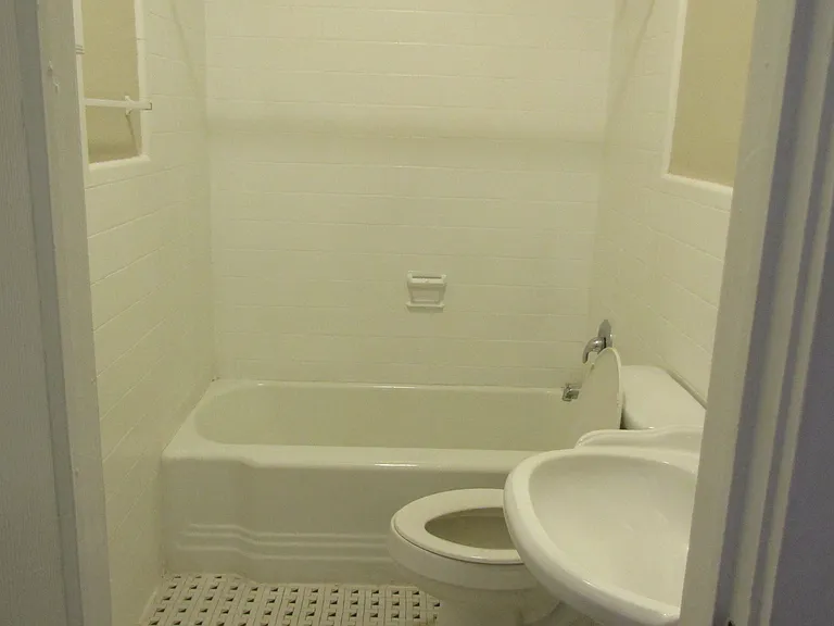 323 N McDuffie St #8 — Photo 10