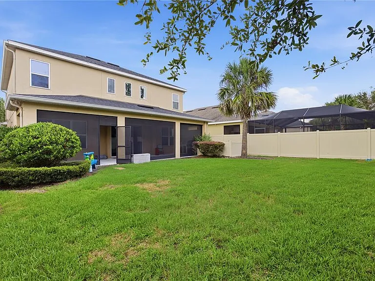 8016 Marbella Creek Ave — Photo 3