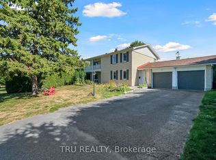 12 Apache Cres, Ottawa, ON K2E 6H7