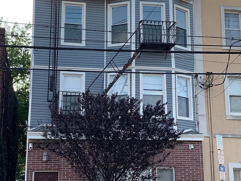 97 Avenue E