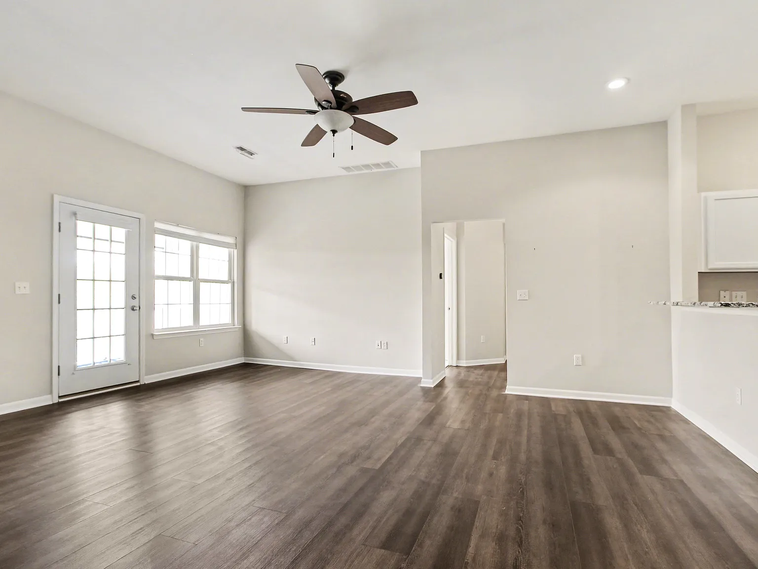 2 bed, 1165 sqft, $2,100 — Photo 3