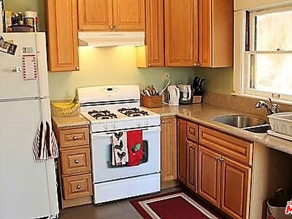 2nd image of 5515 Marmion Way