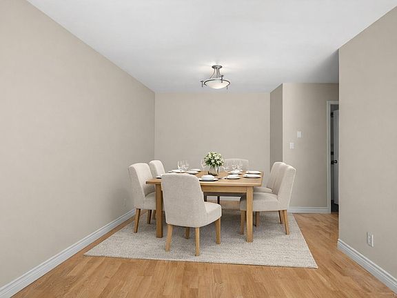 4th image of 33 Songhees Rd #10