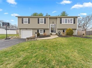 11 Lawnwood Rd, Coventry, RI 02816