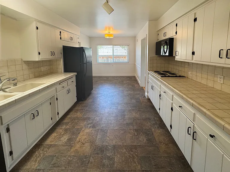 9655 Jimzel Rd — Photo 4