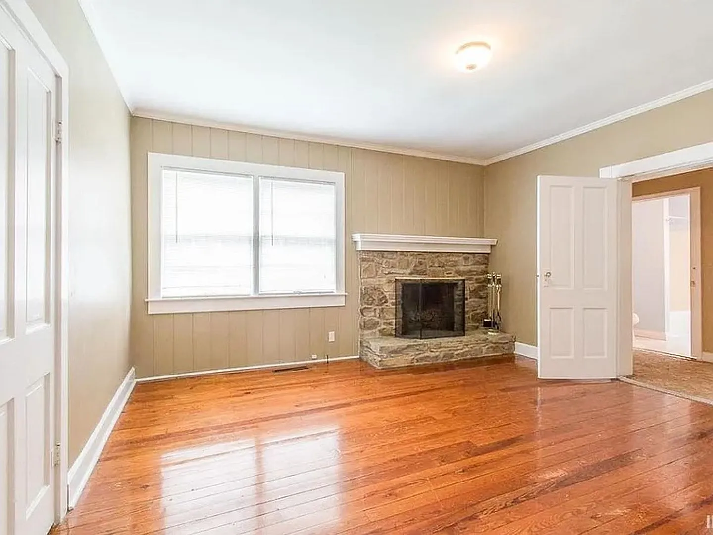 2 Blocks from Campus - 3BR Move in ready now for August 2026! — Photo 2