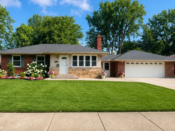 22231 Grossedale St, Saint Clair Shores, MI 48082