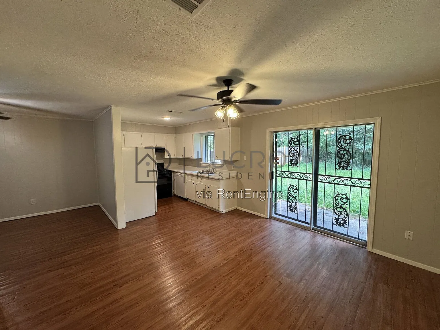 3 bed, 2.0 bath, 1300 sqft, $1,350 — Photo 4
