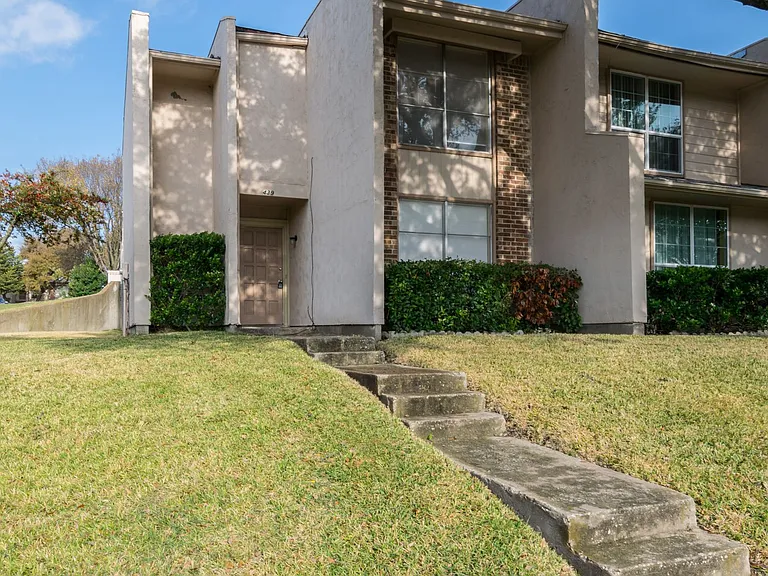 439 Valley Park Dr — Photo 1