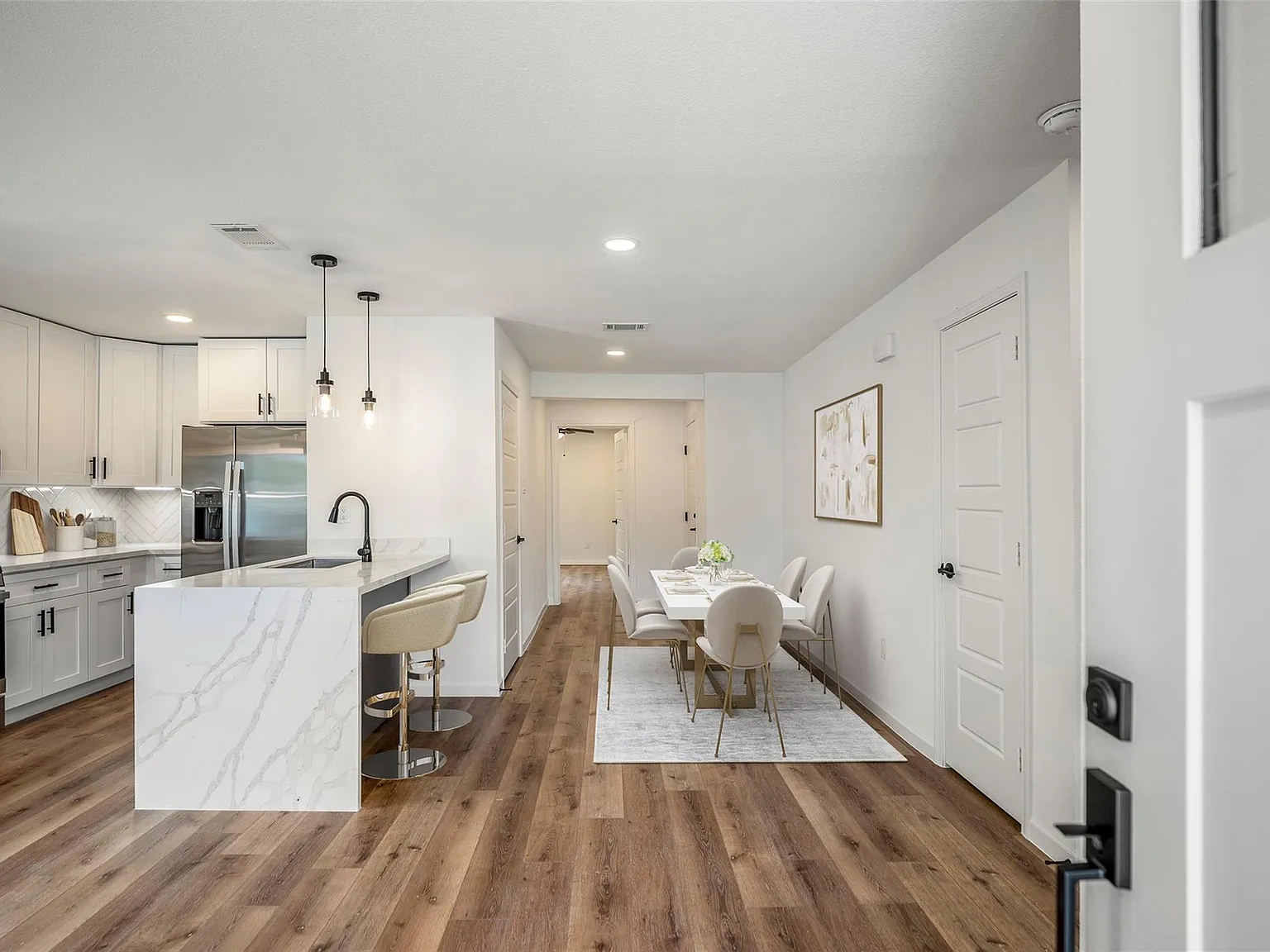 4 bed, 2.0 bath, 1388 sqft, $2,150 — Photo 3
