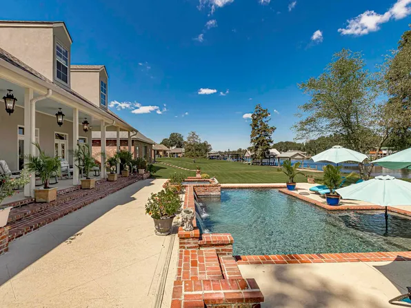 13232 Bayou Terrace Dr, Saint Amant, LA 70774