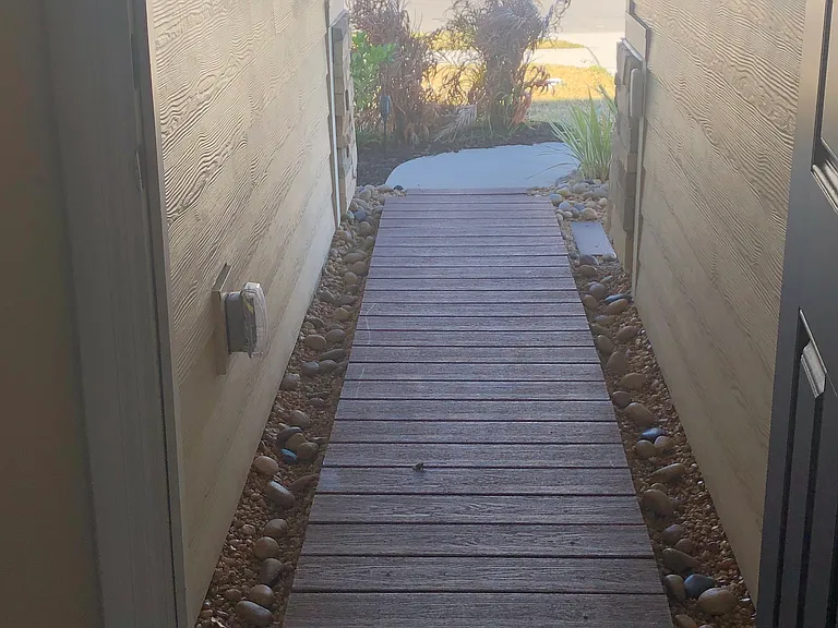 121 Waverly Ln — Photo 2