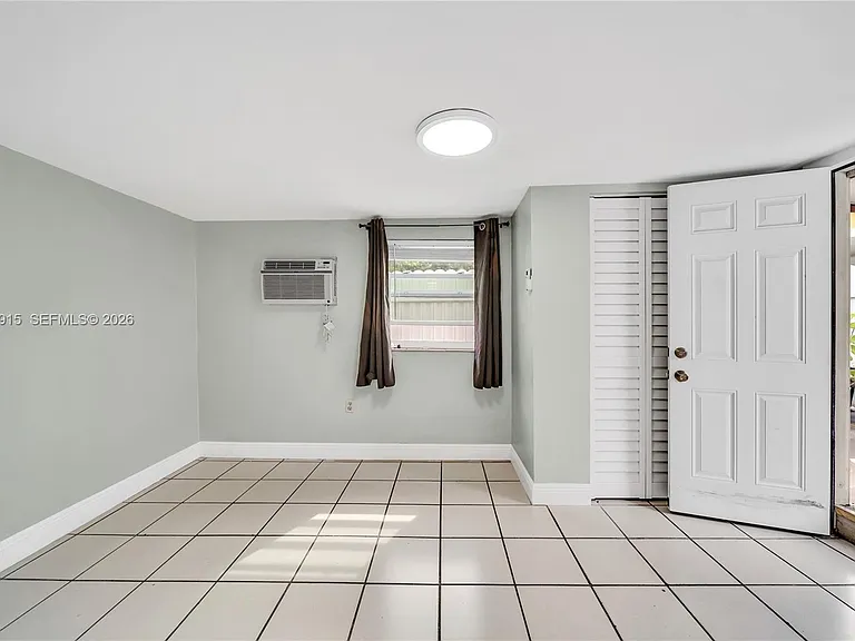 875 E 29th St — Photo 23