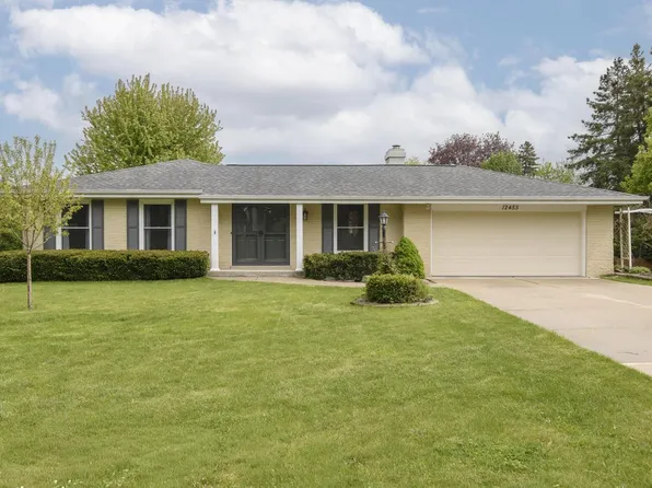 12455 W Hickory ROAD, New Berlin, WI 53151