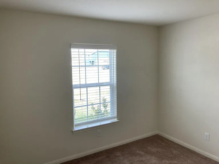 8418 Hannah — Photo 3