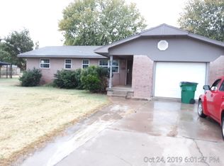 1010 S Hough St, Walters, OK 73572
