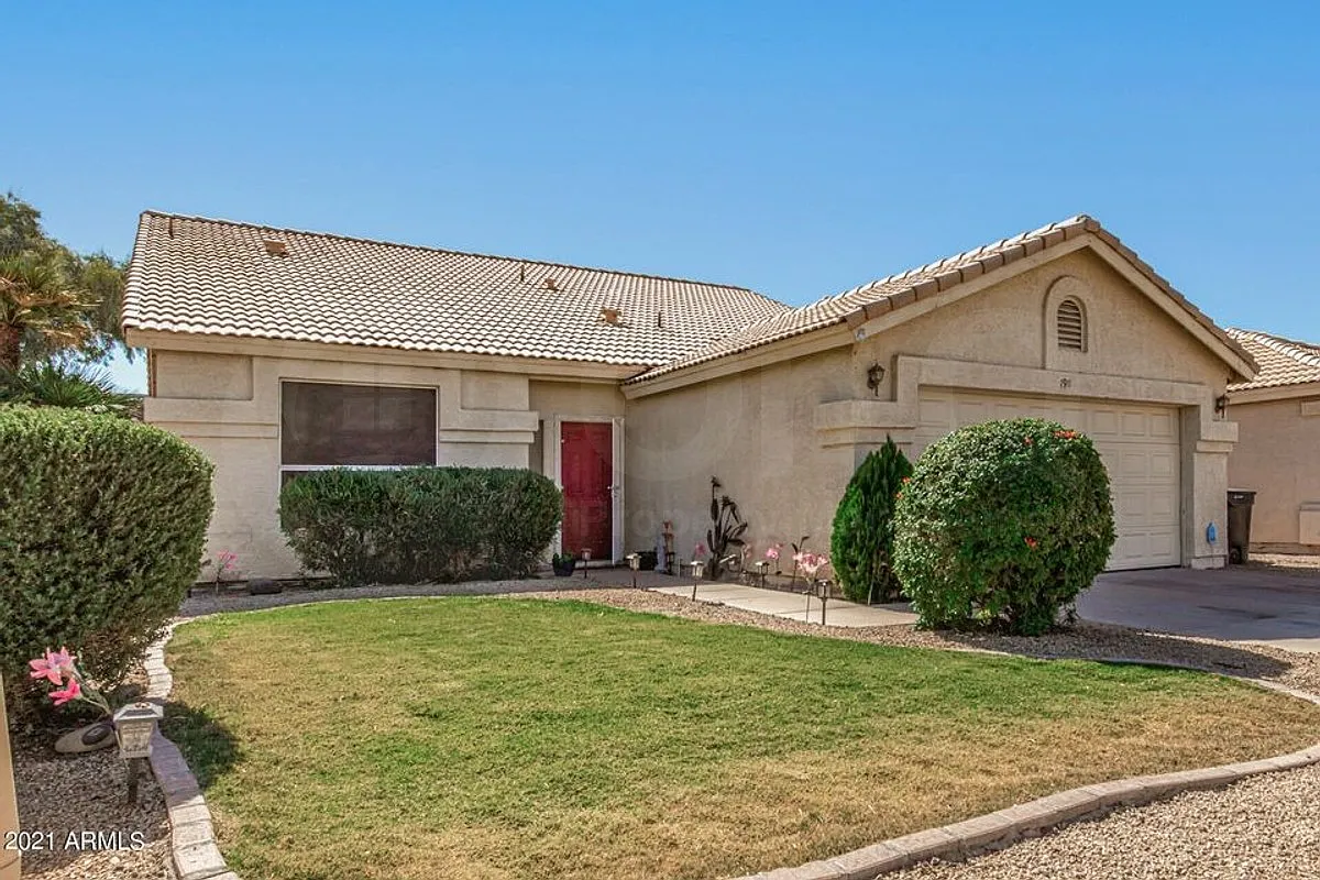 3 bed, 2.0 bath, 1770 sqft, $2,149 — Photo 2