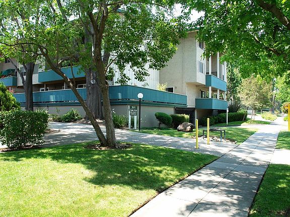 Desirable Cupertino Creekside!