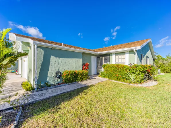 1427 SE Larkwood Circle, Port St Lucie, FL 34952