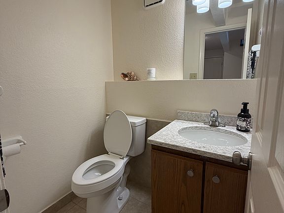 4th image of 228 NW Waterwheel Ct