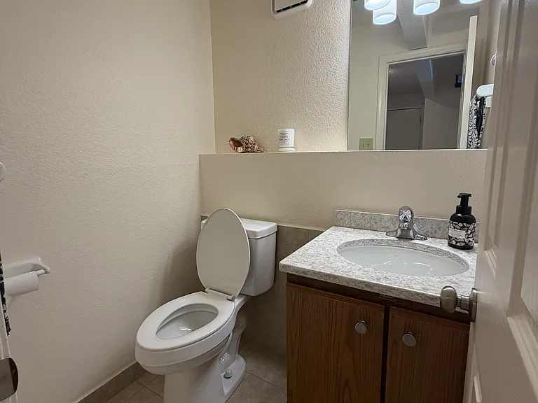 228 NW Waterwheel Ct — Photo 4