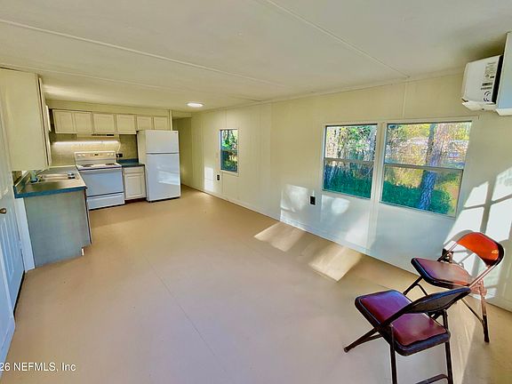 5th image of 106 SPRUCE Road