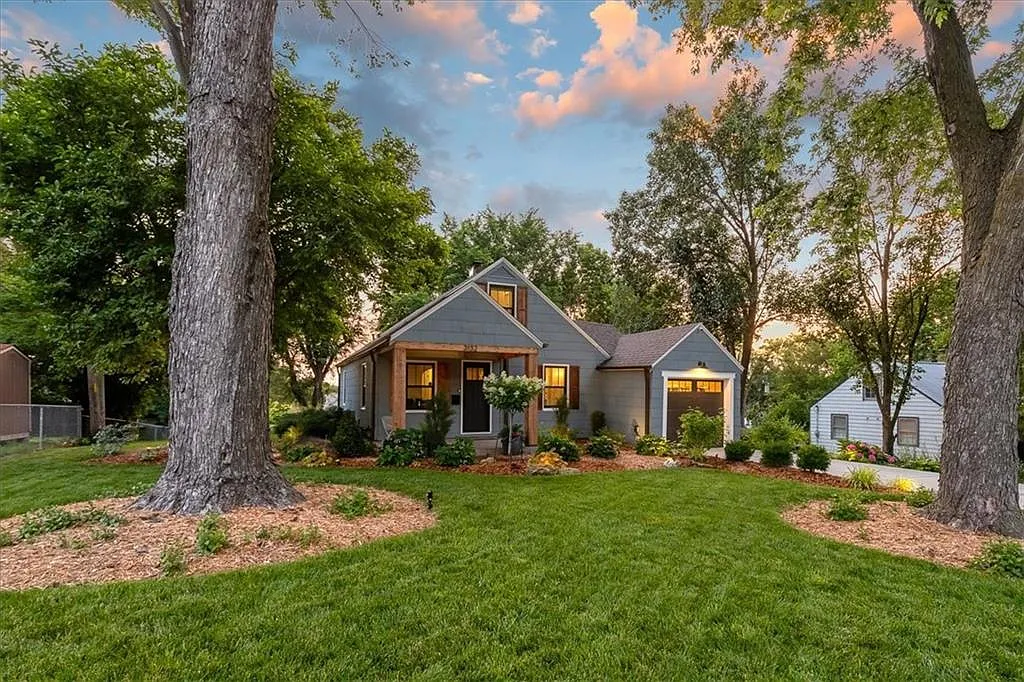 3 bed, 1.5 bath, 1224 sqft, $2,700 — Photo 3