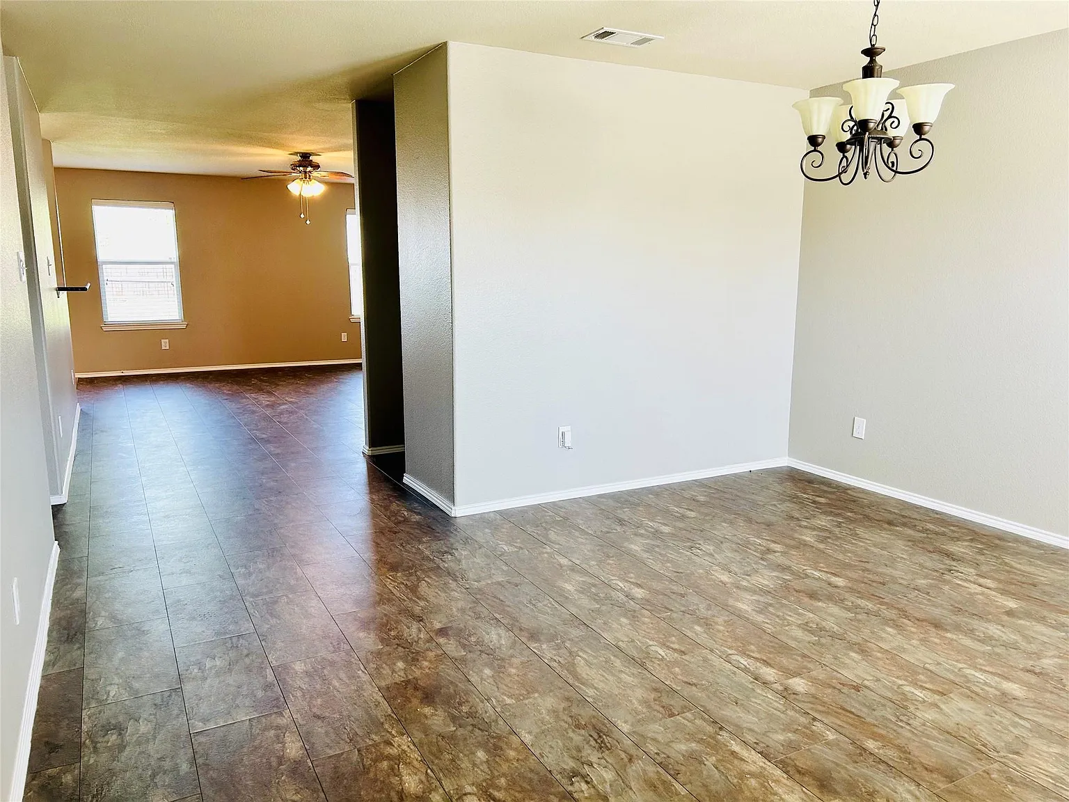 4 bed, 2599 sqft, $2,700 — Photo 2