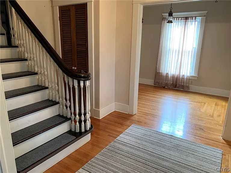 303 S 5th St — Photo 10