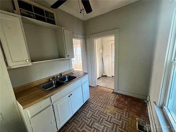 4th image of 2244 E 5th St
