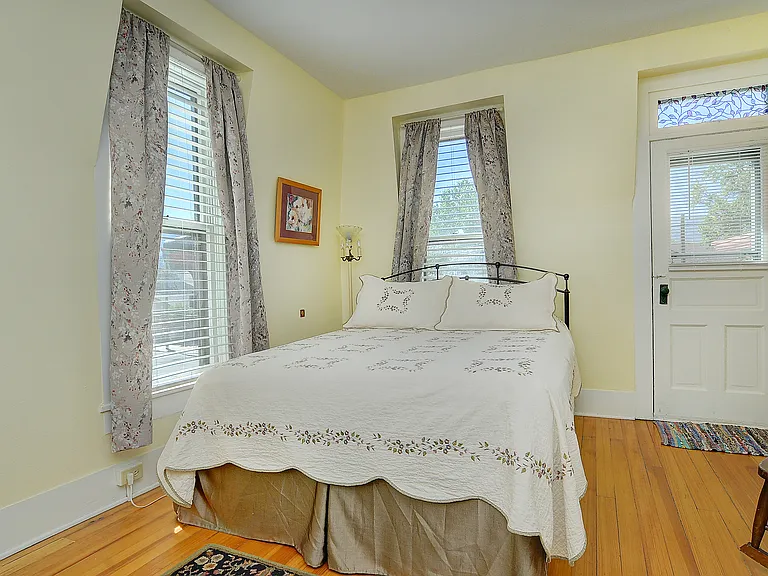 647 G St — Photo 12