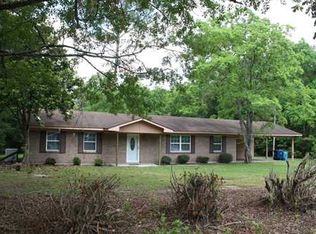 9812 Cedarcliff Dr, Moss Point, MS 39562