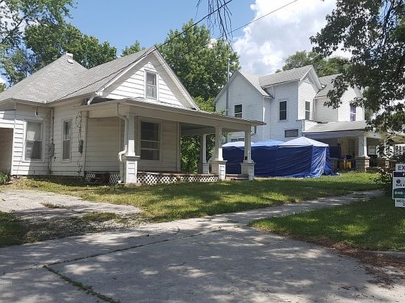 3rd image of 219 Polk St