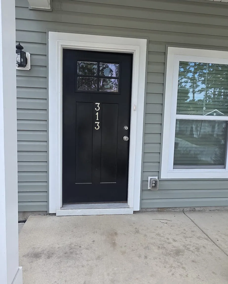 3 bed, 2.5 bath, 1423 sqft, $2,400 — Photo 2