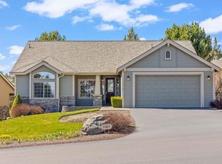 1065 Victoria Falls Dr, Redmond, OR 97756