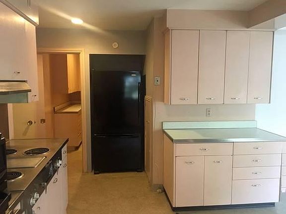 4th image of 601 E Meyer Blvd