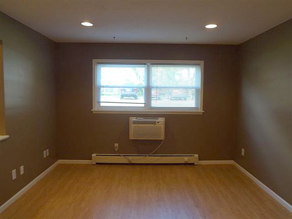 3rd image of 705 E 3rd St #15299473