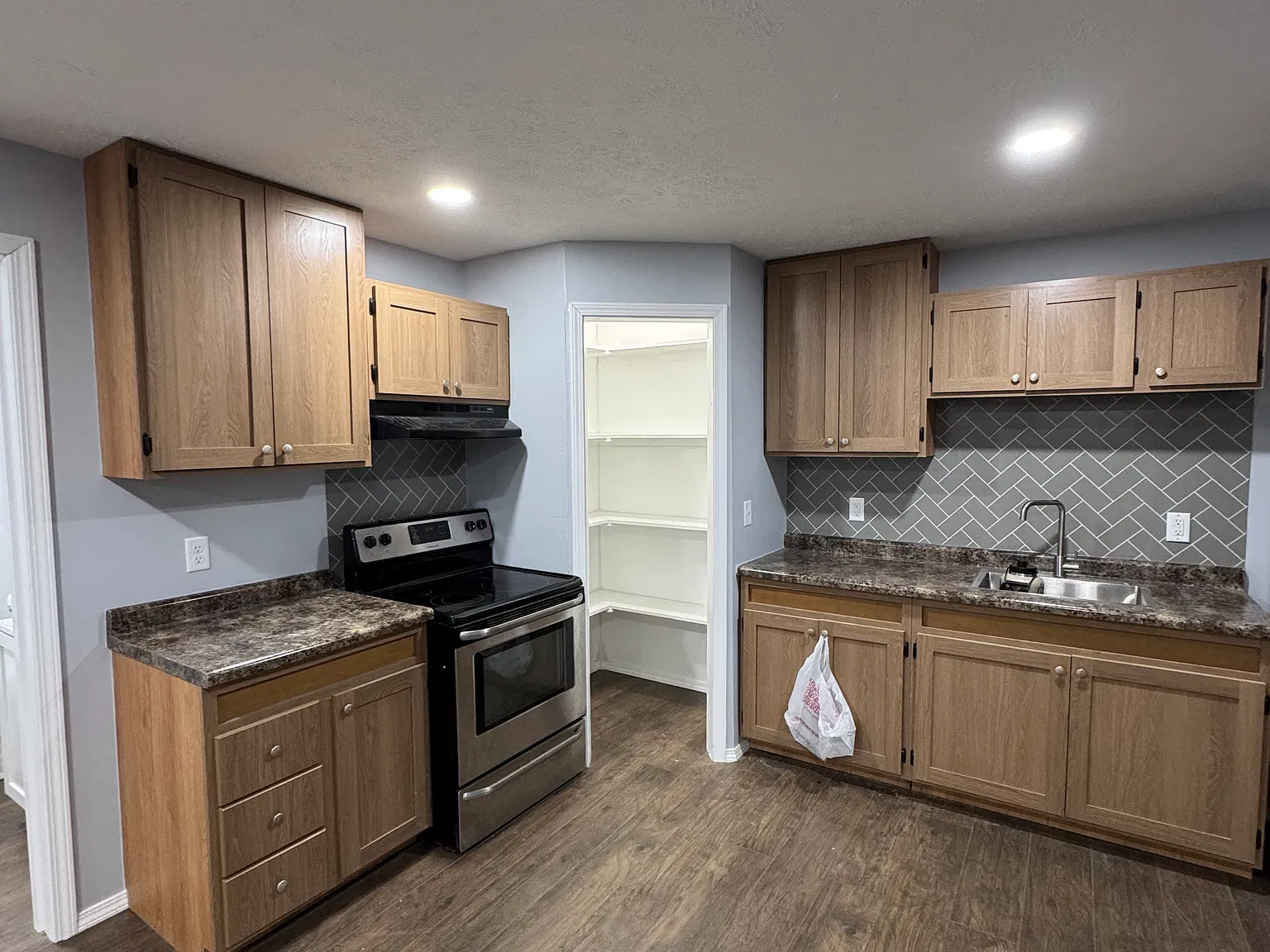 3 bed, 1250 sqft, $1,225 — Photo 2