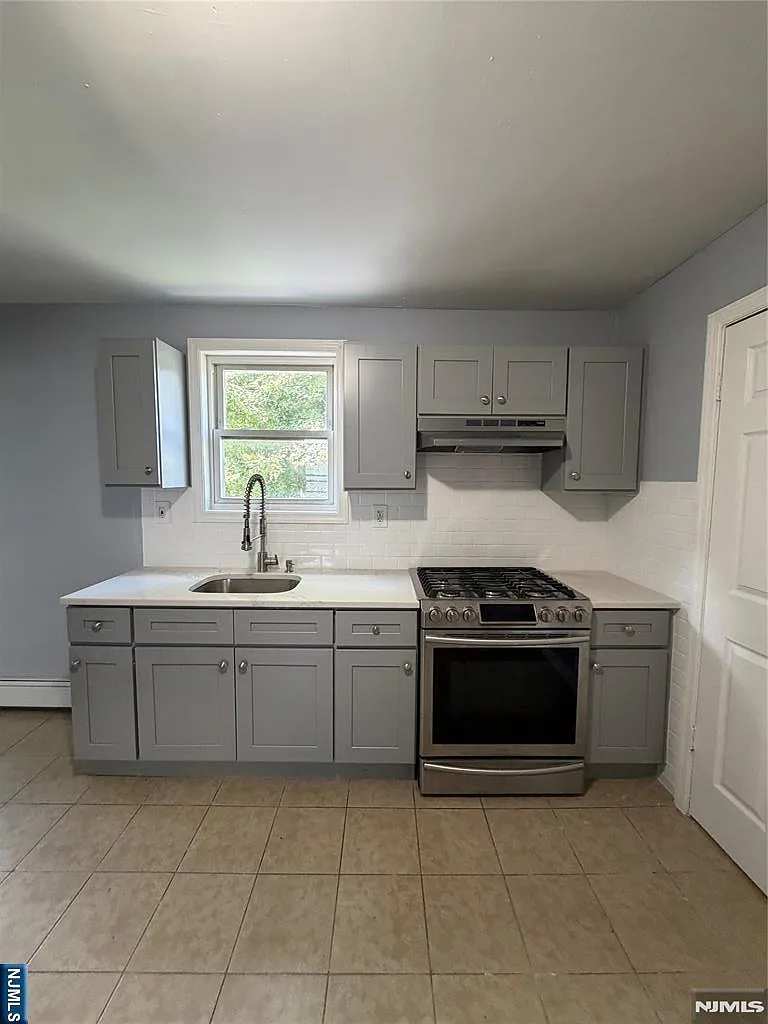 2 bed, 1.0 bath, $2,400 — Photo 4