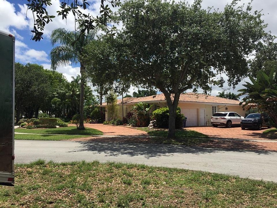 2nd image of 15880 W Prestwick Pl