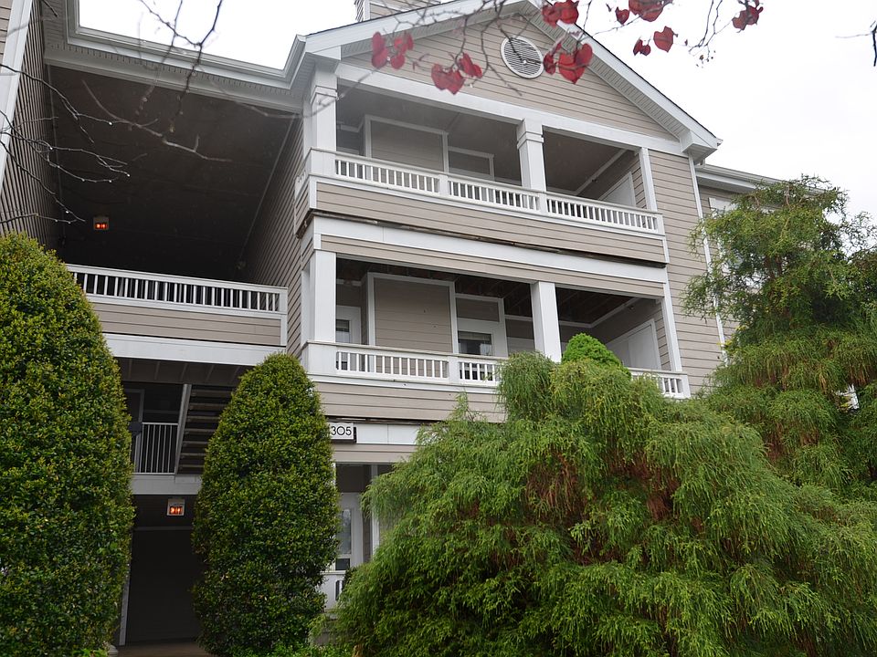 Ground Level Condo!