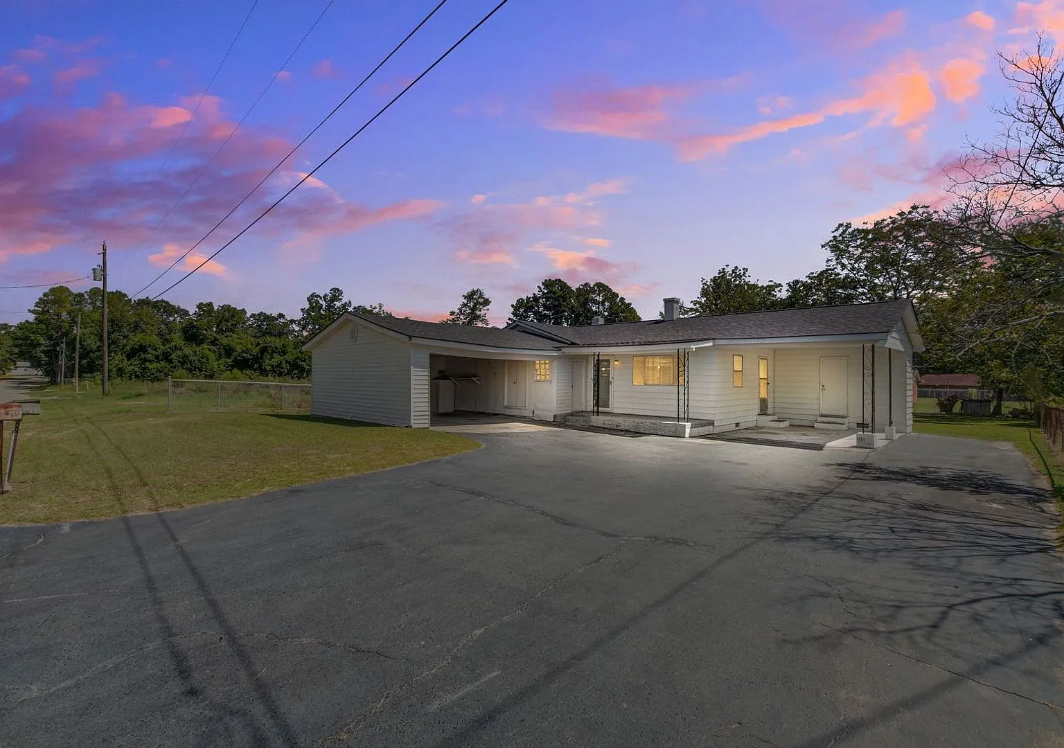 Labor Day Special $150.00 Off First Month's Rent — Photo 1