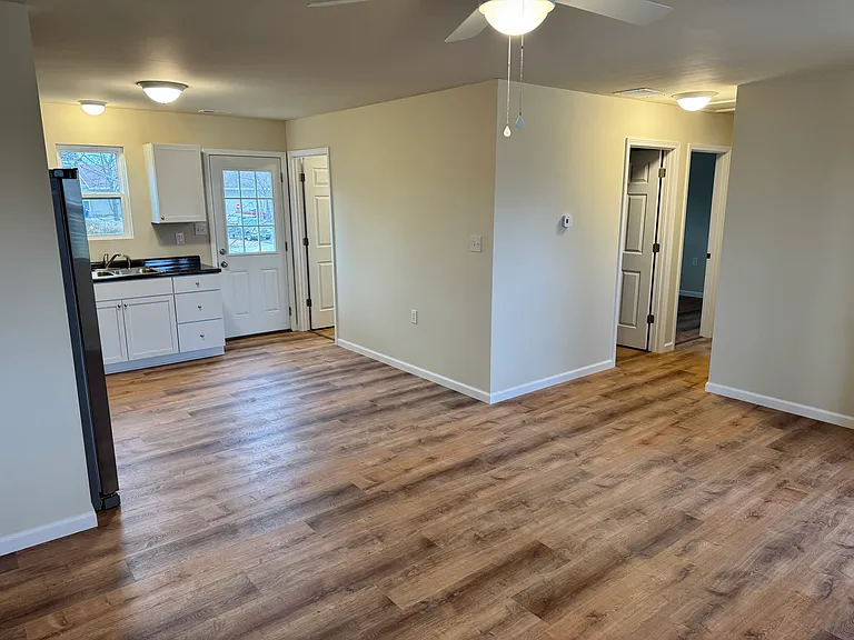 304 W Watson St — Photo 4