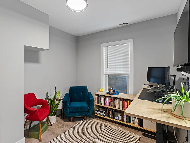 452 N May St #CH1 — Photo 6