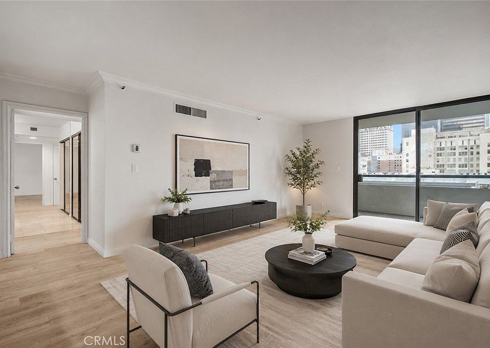 1st image of 600 W 9th St APT 1103