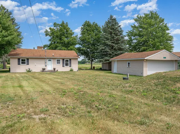 5673 Island Dr, Beaverton, MI 48612