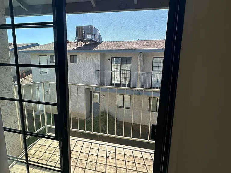 7813 S Laurelglen Blvd — Photo 13