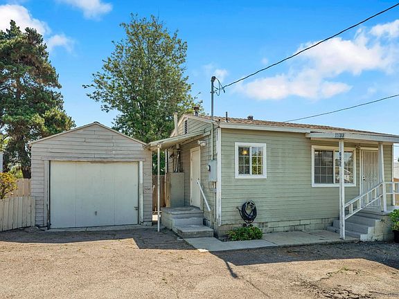 3rd image of 2233-2235 El Prado Ave