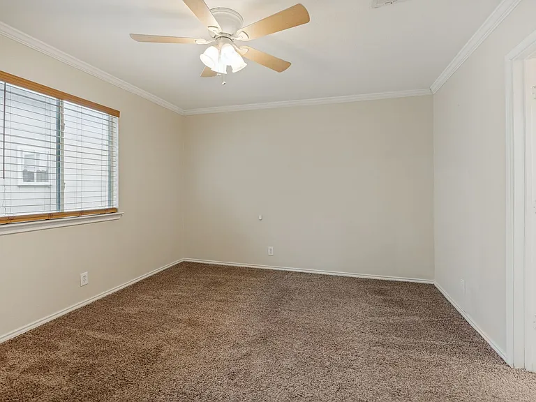 15918 Gino Park — Photo 15