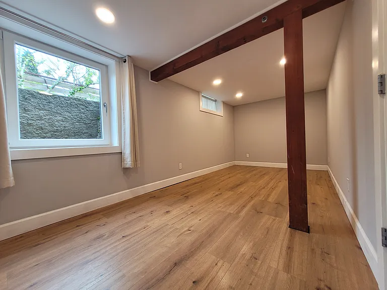 9107 N Kellogg St — Photo 14